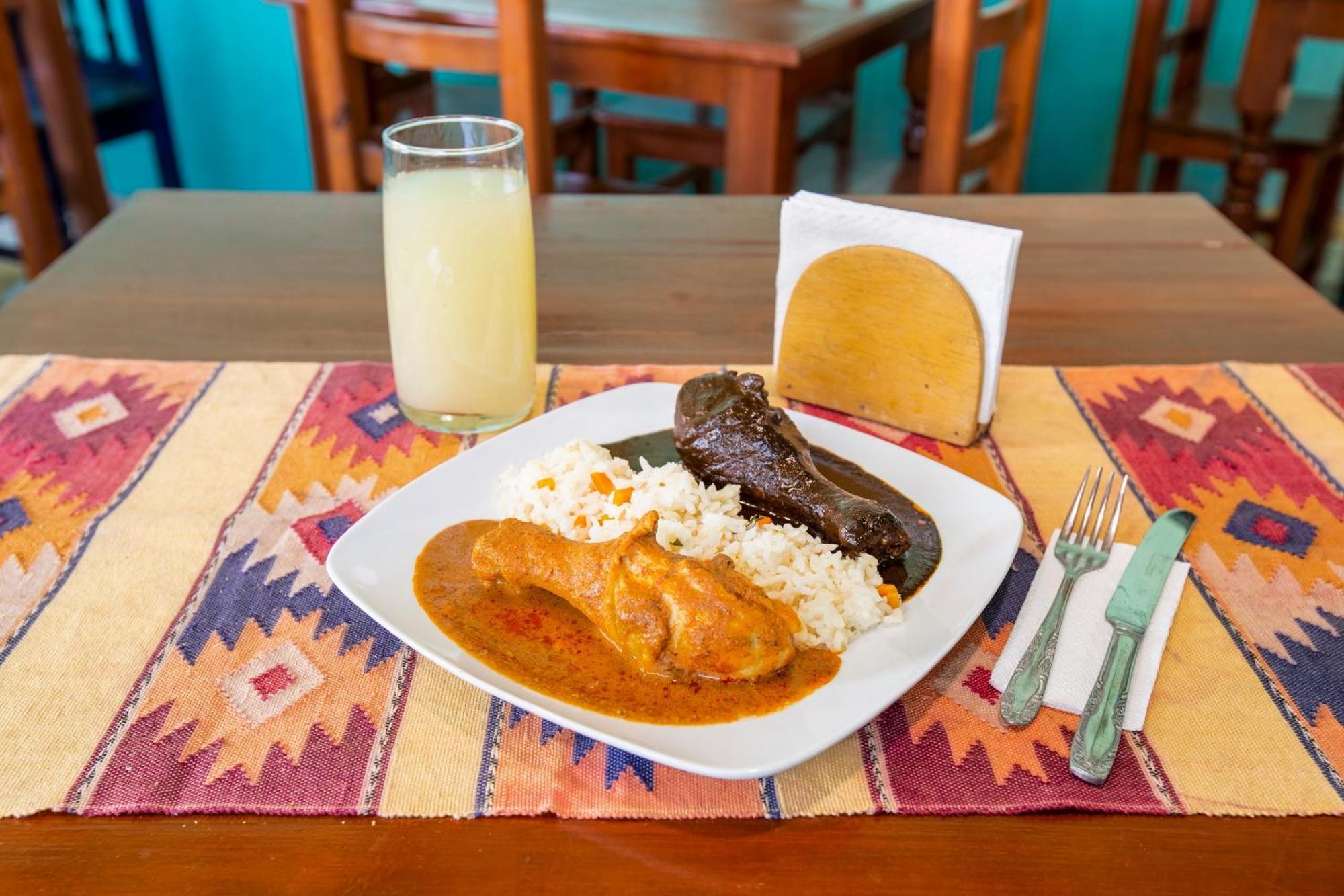 Oyo Y Restaurante Mitla, Oaxaca 2*
